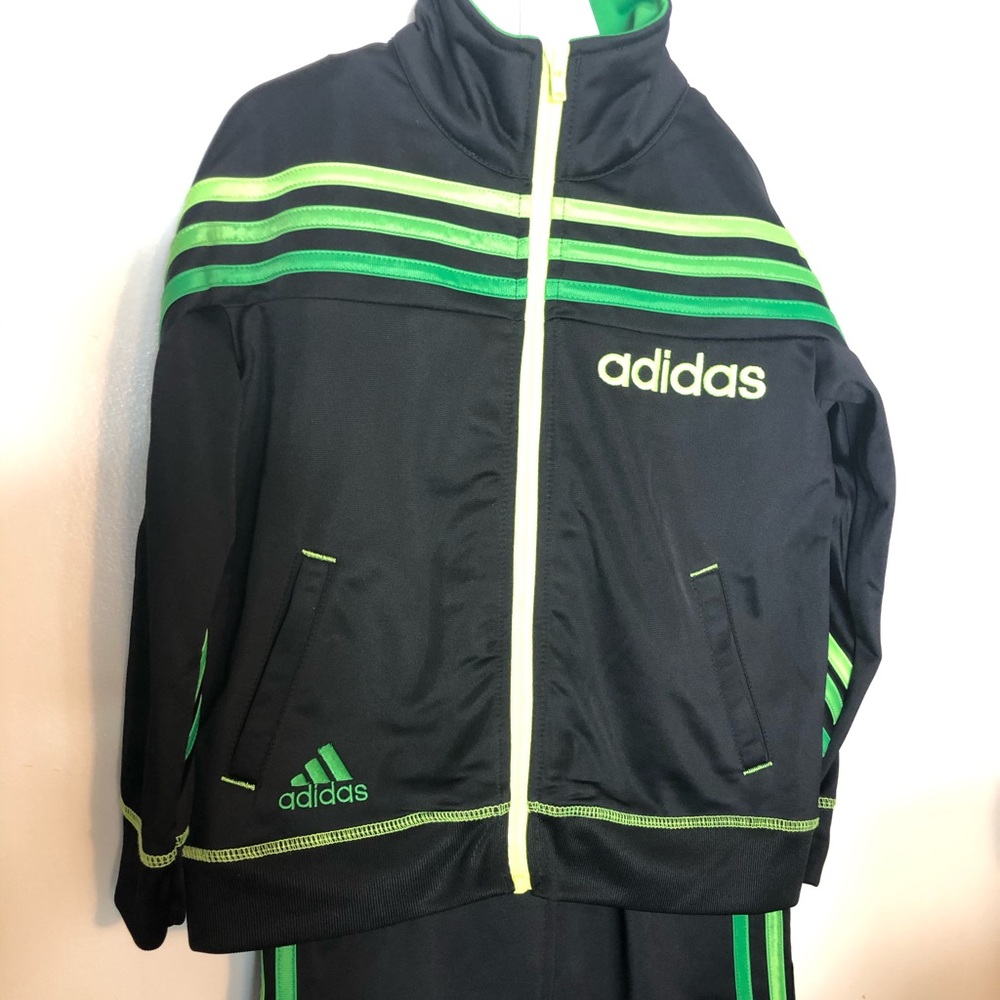 Adidas tracksuit Black & lime green size 4T